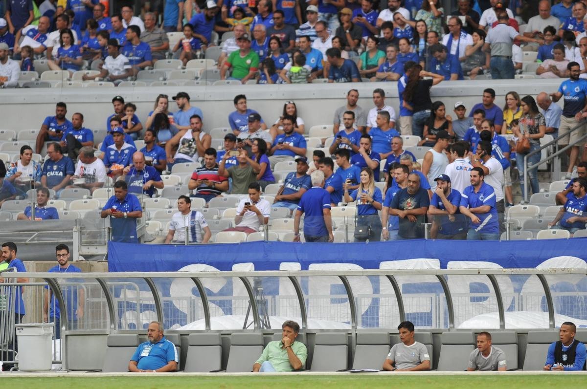 Cruzeiro estreou novo uniforme neste sbado, contra o Grmio