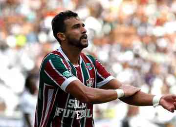 Artilheiro do Brasileirão em 2017, Henrique Dourado já passou pela Toca da Raposa e vestiu também as camisas de Santos, Palmeiras, Fluminense e Flamengo