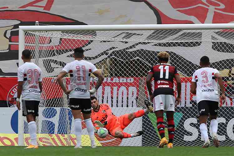 Flamengo: Diego Alves possui média incrível como pegador de pênaltis