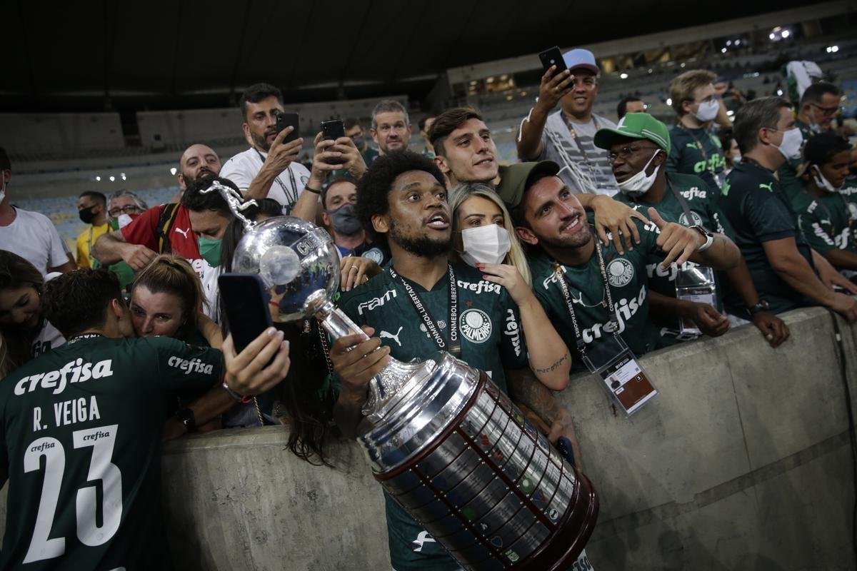 Festa do Palmeiras no Maracanã com a conquista do bicampeonato da Copa Libertadores sobre o Santos. Verdão venceu a decisão por 1 a 0 com gol do atacante Breno Lopes aos 53 do segundo tempo (AFP / Mauro Pimentel / Ricardo Moraes / Silvia Izquierdo)