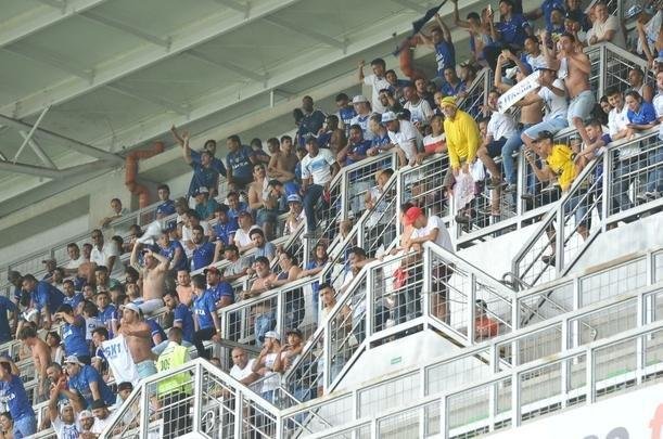 Imagens da torcida do Cruzeiro no clssico contra o Atltico, no Independncia