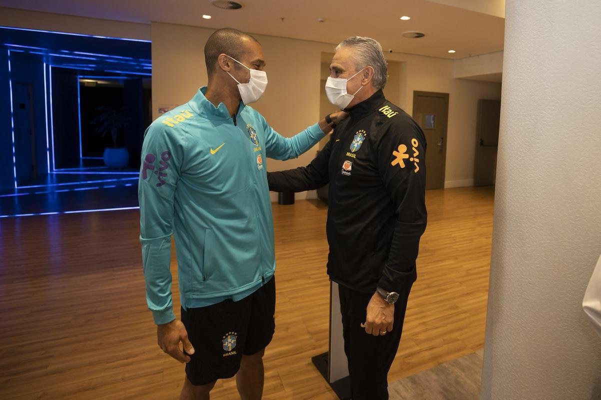 Jogadores se apresentam  Seleo Brasileira