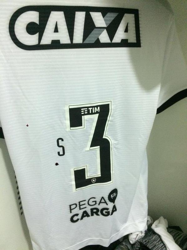 Camisas de Atltico e Botafogo apresentam siglas em meno a esportes paralmpicos. A ao faz referncia ao Dia Internacional da Pessoa com Deficincia (3 de dezembro).