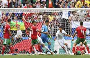 De cabea, Cristiano Ronaldo balanou a rede do Marrocos logo aos 4min de jogo e chegou a quatro gols na Copa do Mundo 