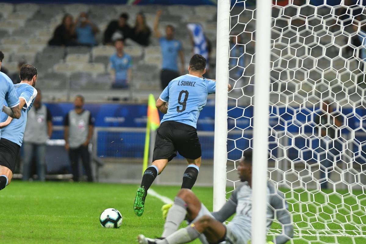 Fotos de Uruguai x Equador, no Mineiro