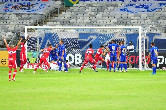 Cruzeiro e CRB se enfrentaram no Mineir�o