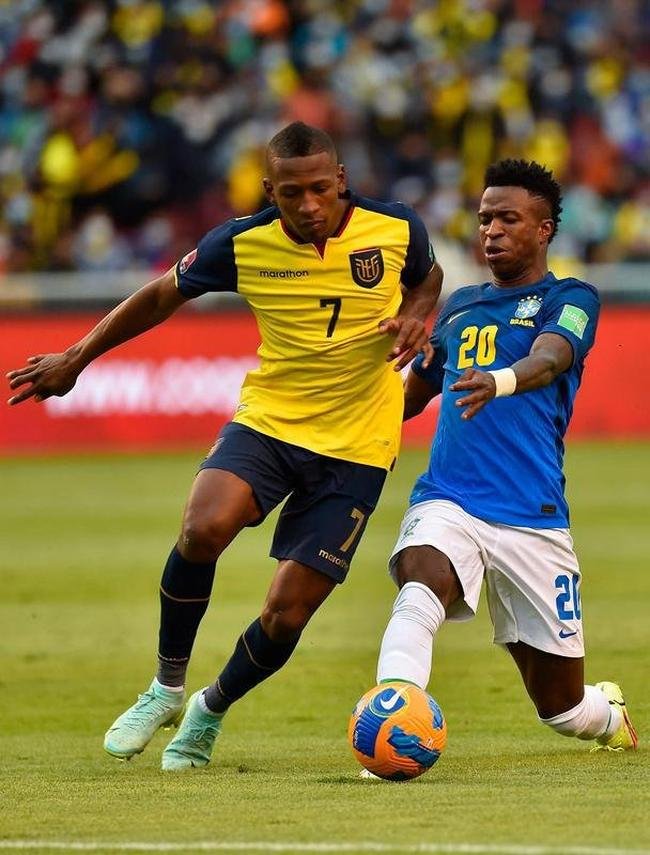 Brasil empatou com Equador em Quito, em jogo com arbitragem confusa 