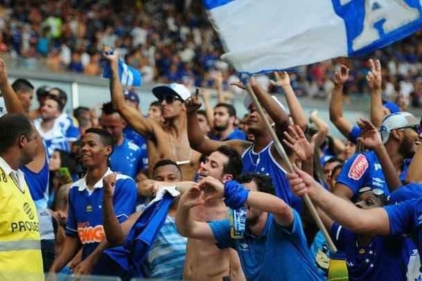 Imagens da torcida do Cruzeiro no clssico contra o Atltico, no Mineiro