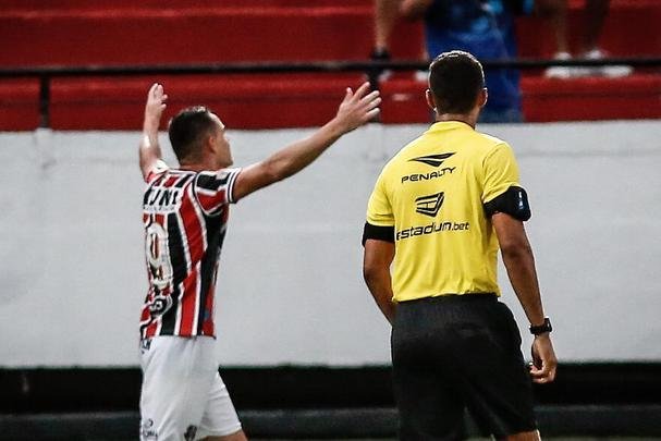 Equipes se enfrentaram pela sétima rodada do Campeonato Pernambucano no estádio do Arruda