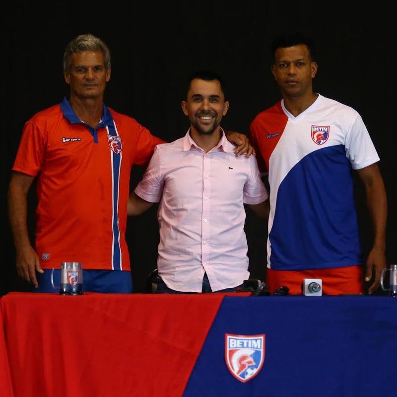 Com jogadores conhecidos da torcida mineira, como o zagueiro Edcarlos o meio-campista Leandro Domingues, o Betim apresentou o elenco nessa segunda-feira (21)