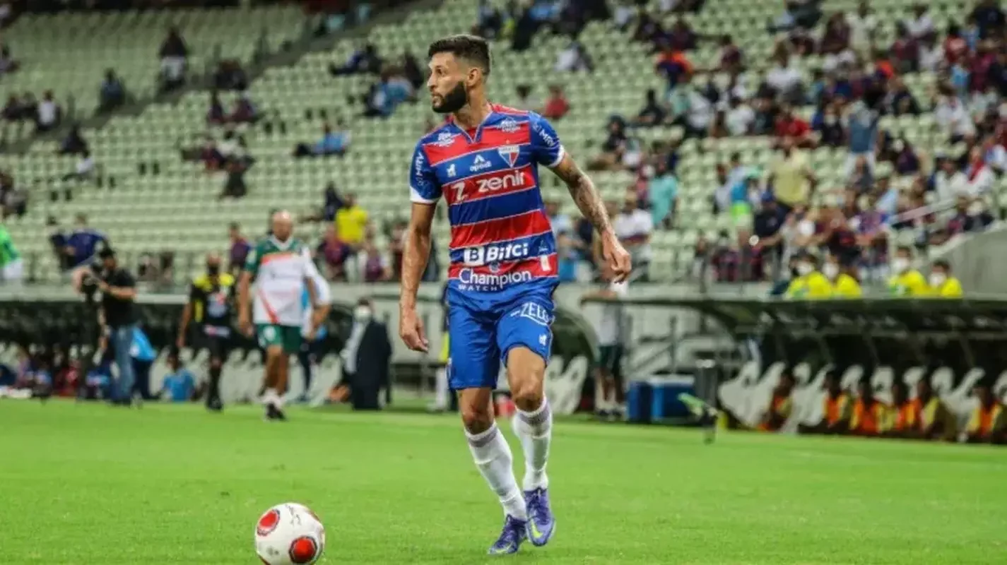 Juninho Capixaba - 24 anos - lateral-esquerdo do Fortaleza
