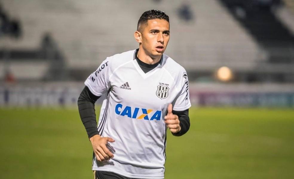 Danilo Barcelos - contratado depois de se destacar pelo Amrica, Danilo Barcelos teve atuaes de destaque e foi elogiado pelo tcnico Roger Machado no incio de sua passagem pela Cidade do Galo. Na sequncia, foi perdendo espao at ser emprestado para a Ponte Preta. Em Campinas, foi um dos mais regulares e quase conseguiu salvar a Macaca do rebaixamento. Volta de emprstimo a pedido de Oswaldo de Oliveira.