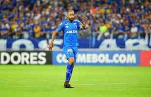 Um dos grandes jogadores do Cruzeiro na temporada, Ded voltou de nova recuperao de cirurgia e conseguiu recuperar espao at na Seleo Brasileira. Titular absoluto da zaga celeste, foi fundamental na conquista da Copa do Brasil. O camisa 26 marcou trs gols e deu uma assistncia. 