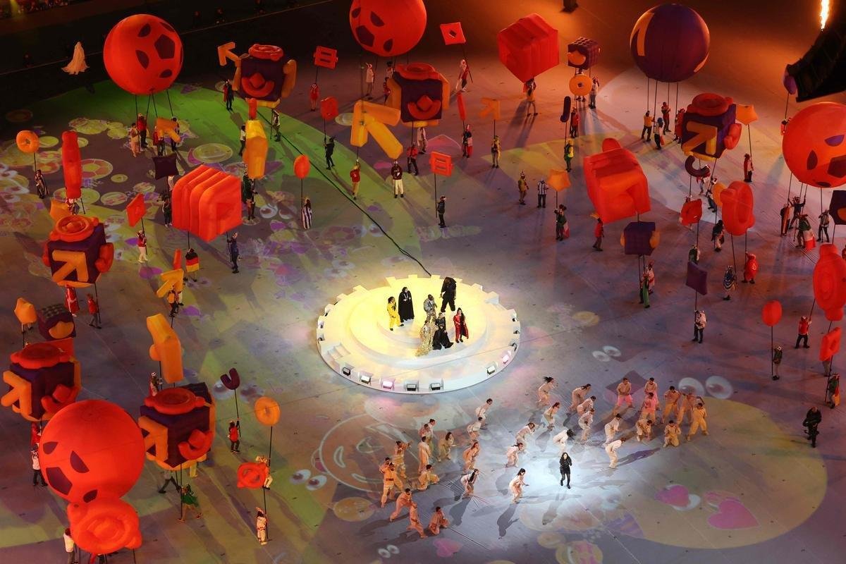 Fotos da cerimnia de encerramento da Copa do Mundo de 2022, no Catar, no Estdio Icnico de Lusail, antes do duelo entre Argentina e Frana