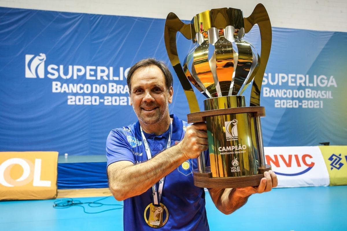 Minas no resistiu ao poderoso Taubat, perdeu por 3 sets a 0 e terminou a Superliga como vice-campeo