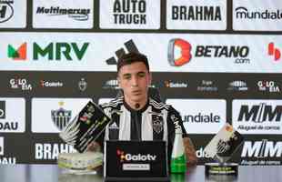 Renzo Saravia: livre no mercado (sem custos para aquisio de direitos). Jogador estava sem clube desde a sada do Botafogo, no fim de 2022.