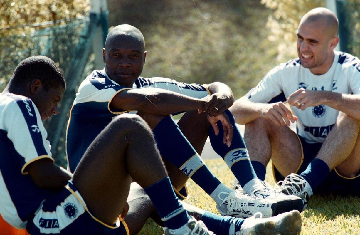 Fotos da passagem do jogador Rincn pelo Cruzeiro, em 2001.  Ele faleceu aos 55 anos nesta quarta-feira (13/4/2022), aps sofrer acidente automobilstico em Cali, na Colmbia, no dia 11.