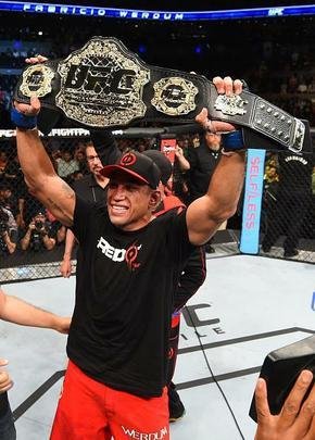 Fotos da vitória arrasadora de Fabrício Werdum sobre Cain Velasquez