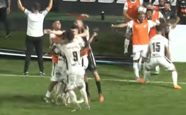 Jogadores do Athletic comemoram gol de Sass