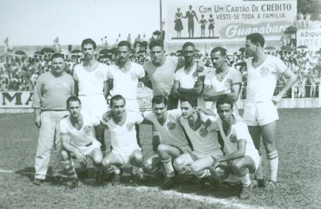 16 - Sabu - 96 gols em 306 jogos (1947 a 1957).  o ltimo agachado da esquerda para a direita.