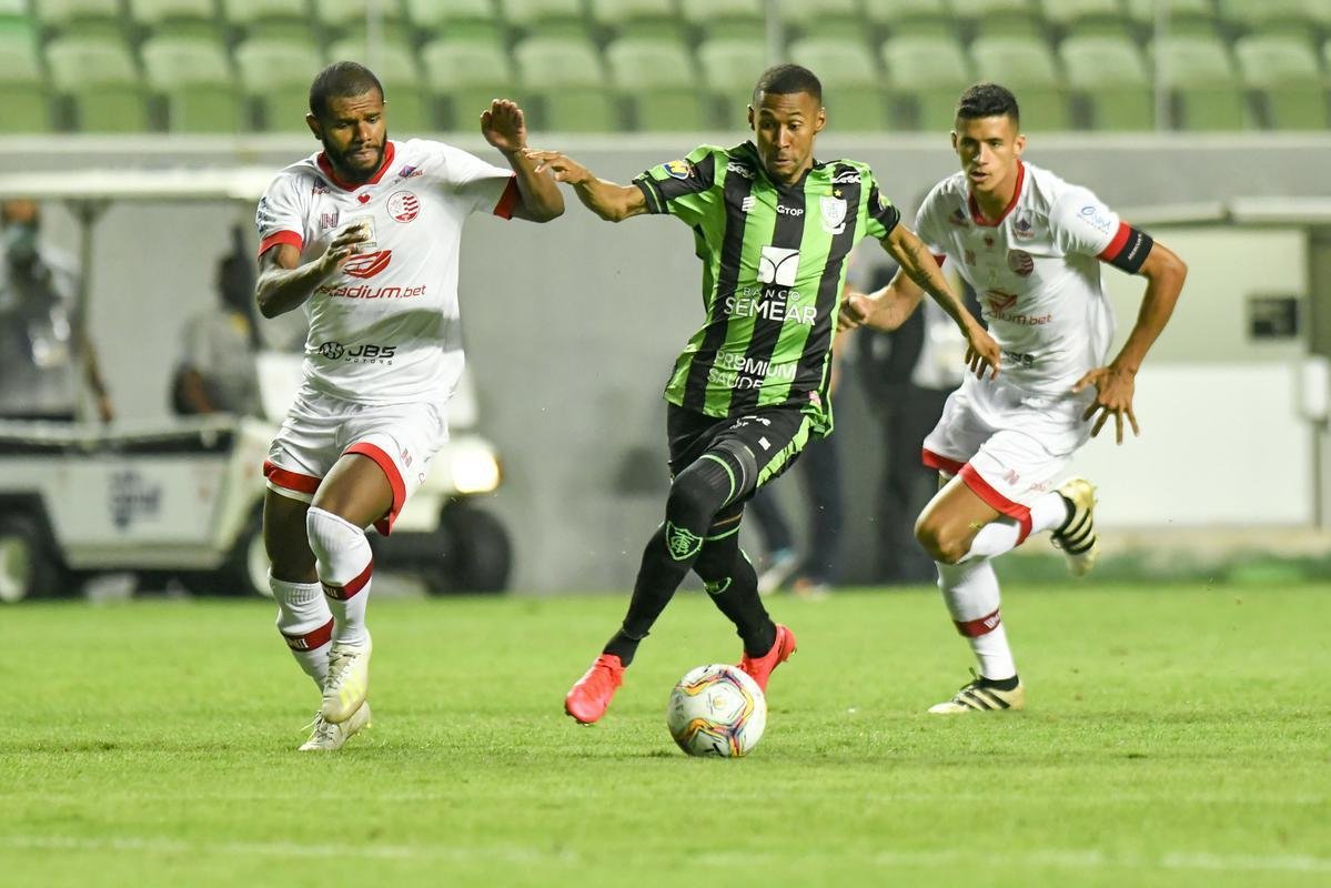 Pela 15ª rodada da Série B, o Náutico visitou o América-MG tentando reagir na tabela e manter a invencibilidade diante do ex-alvirrubro Lisca