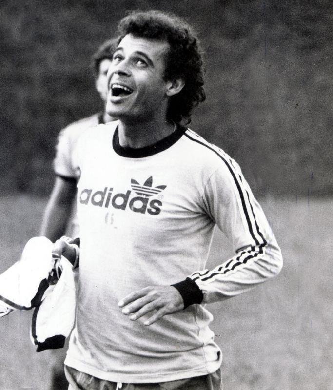 Imagens do Cruzeiro com a camisa da Adidas (Arquivo/Estado de Minas)