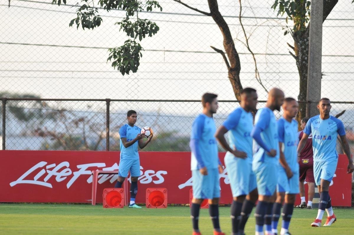 Fotos do treino do Cruzeiro desta segunda-feira, na Toca da Raposa II (Alexandre Guzanshe/EM D.A Press)