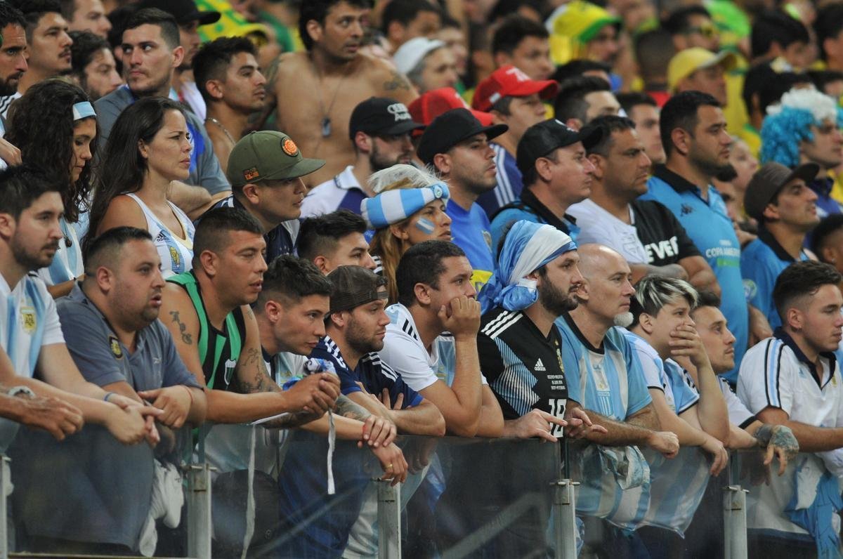 Fotos das torcidas de Brasil e Argentina, no Mineiro, no clssico vlido pela semifinal da Copa Amrica