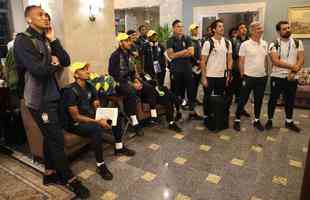 Jogadores chegaram a Rostov nesta sexta e assistiram golao de CR7 no hall do hotel