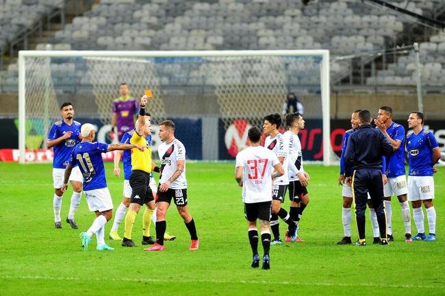 Fotos do jogo entre Cruzeiro e Vasco, no Mineiro, em Belo Horizonte, pela sexta rodada da Srie B do Brasileiro de 2021