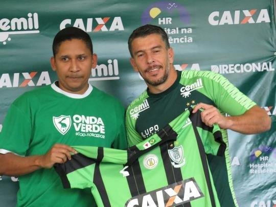 Fotos da apresentao do volante Leandro Donizete e do zagueiro Ricardo Silva (Matheus Adler/Superesportes)