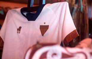 Em maro, o Fortaleza lanou a camisa 'Luar e Serto' para a temporada 2021. O modelo, de marca prpria,  vendido na loja do clube por R$ 229,90.