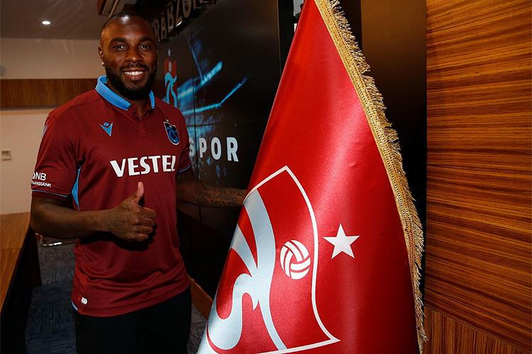 Emprestado pelo Cruzeiro, zagueiro Manoel assina contrato com Trabzonspor, da Turquia