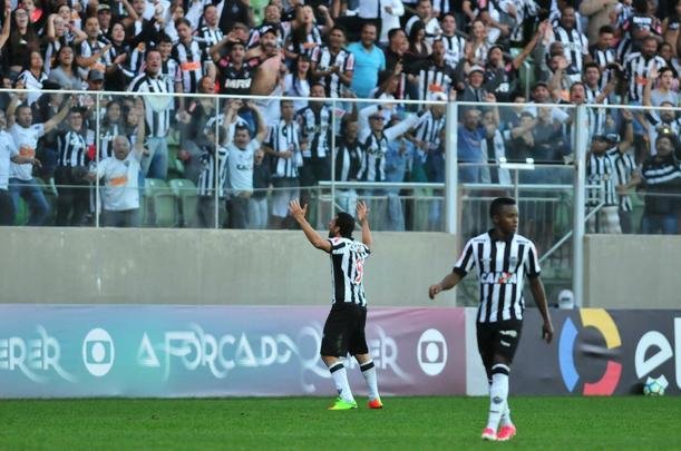 Fred festeja segundo gol do Atltico no clssico 500 contra o Cruzeiro