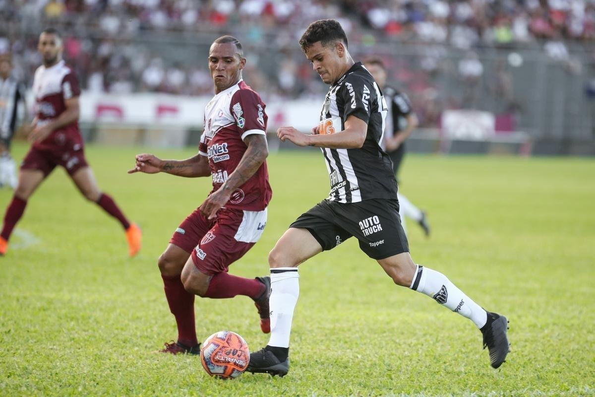 Fotos do duelo entre Patrocinense e Atltico, em Patrocnio, pela nona rodada do Mineiro. Galo venceu a partida por 1 a 0, com gol de Alerrandro, aos 45 minutos do segundo tempo