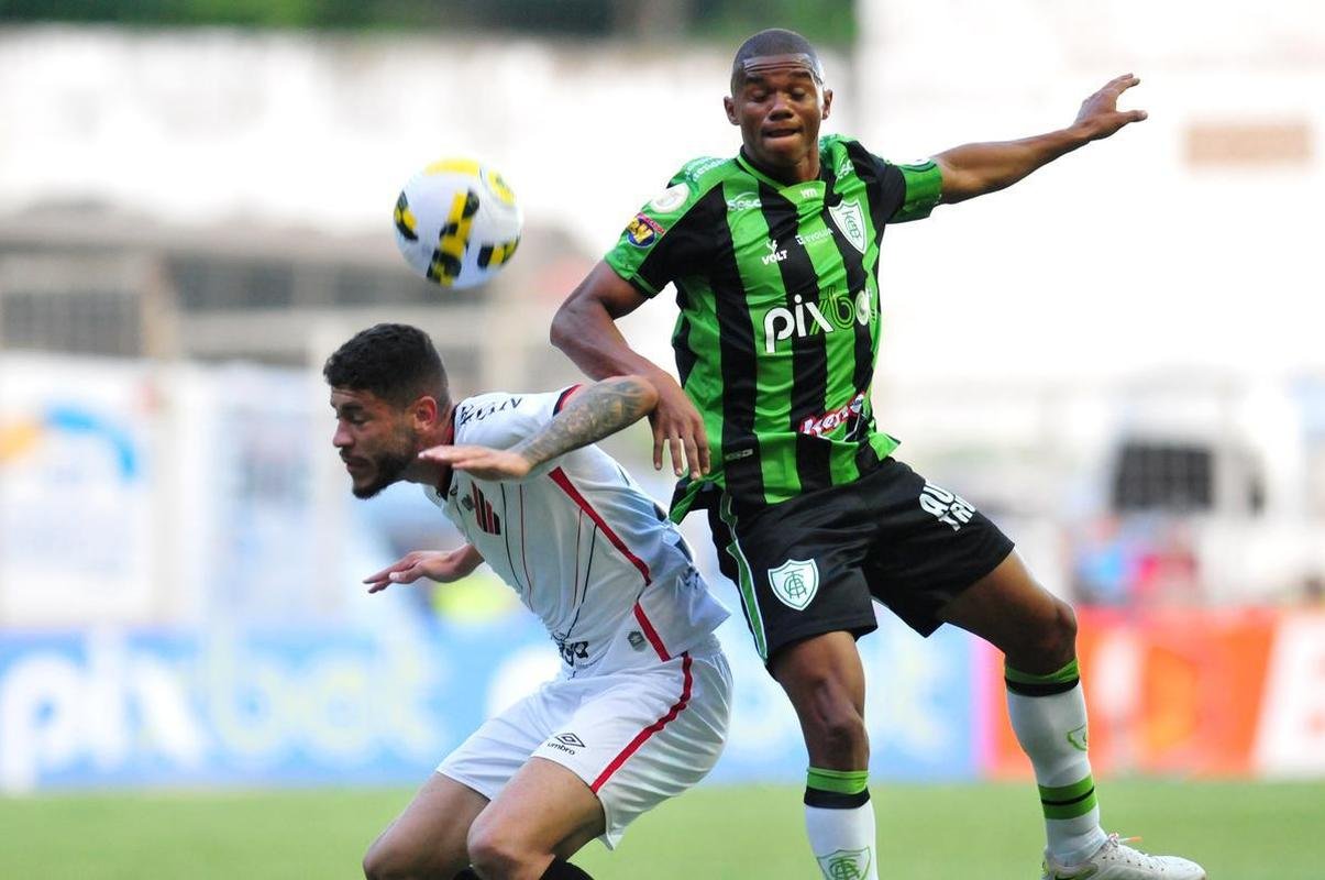 Fotos do jogo entre Amrica e Athletico-PR, no Independncia, em Belo Horizonte, pela quarta rodada do Campeonato Brasileiro de 2022