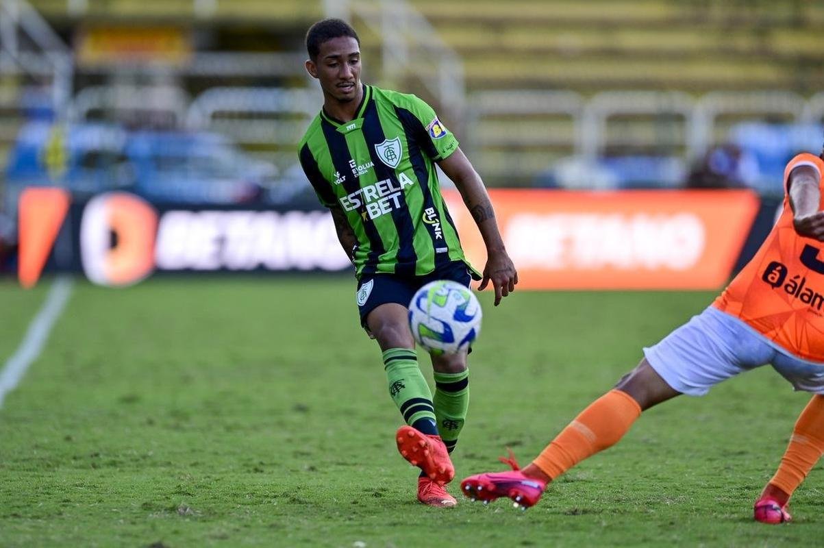 Fotos do jogo entre Nova Iguau e Amrica pela Copa do Brasil
