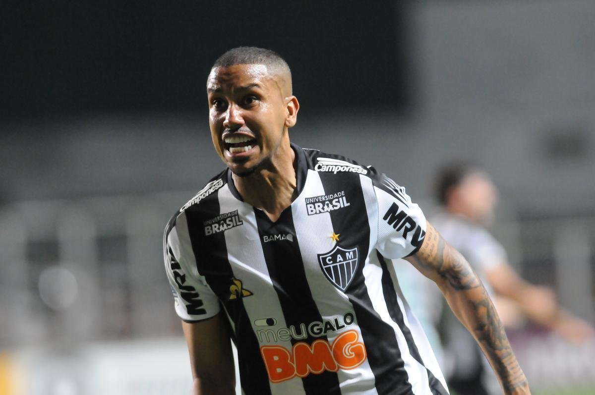 Volante Jair empatou para o Atltico ainda no primeiro tempo, depois de grande presso do Galo.