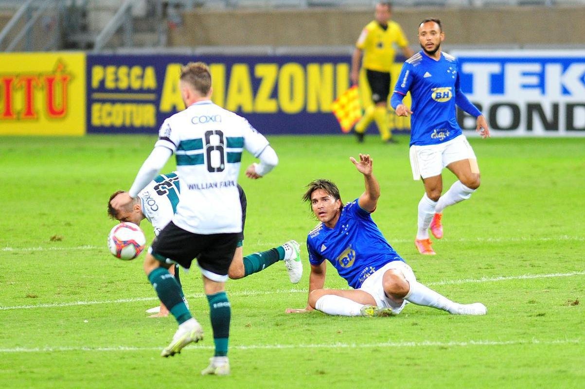Fotos do jogo entre Cruzeiro e Coritiba, no Mineiro, em Belo Horizonte, pela nona rodada da Srie B do Campeonato Brasileiro de 2021