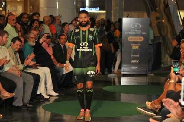 Amrica apresentou coleo de uniformes 2016, desenhados pelo estilista Ronaldo Fraga e produzidos pela Lupo