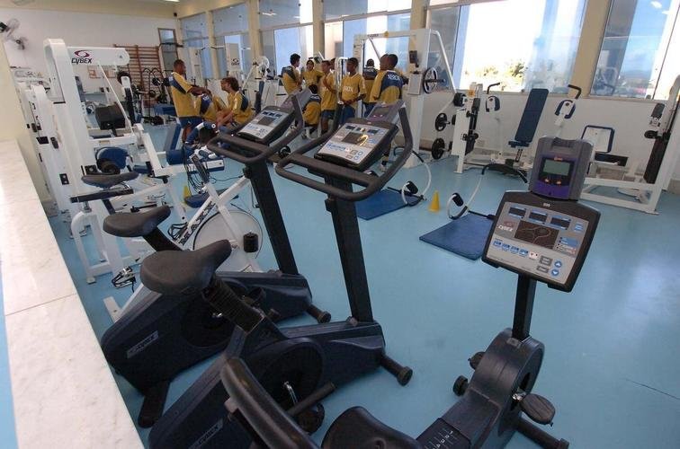 Fotos da inauguração do Centro Avançado de Reabilitação Esportiva (CARE) da Toca da Raposa II, em 2007