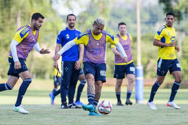 Fotos do treino do Cruzeiro no CT SM Sports, em Londrina, antes da partida contra o Londrina pela Série B. Duelo será nesta sexta, às 21h30, no estádio do Café, em Londrina, interior do Paraná