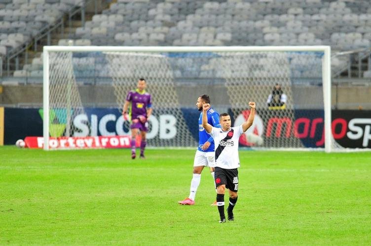 Pictures of the match Cruzeiro and Vasco in Mounir