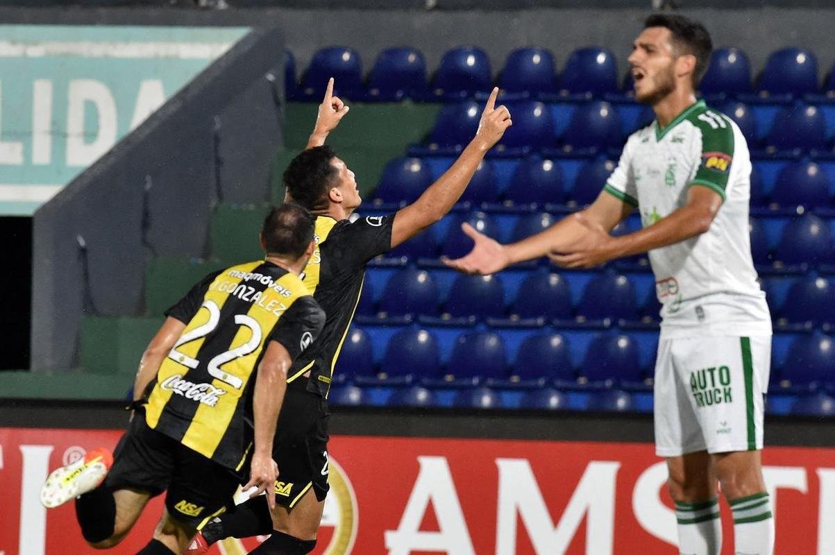 Marcos Cceres, de cabea, fez 2 a 0 para o Guaran sobre o Amrica no Defensores del Chaco