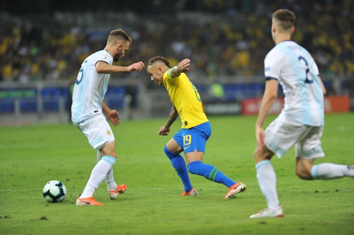 Fotos da vitria do Brasil sobre a Argentina, por 2 a 0, no Mineiro, pela semifinal da Copa Amrica; Gabriel Jesus e Firmino marcaram os gols da seleo em BH