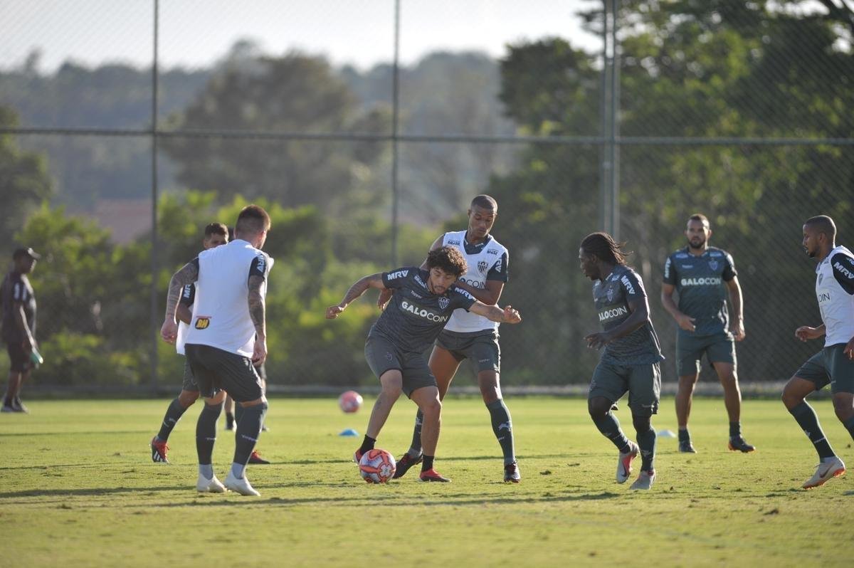 Veja fotos do treino do Atltico