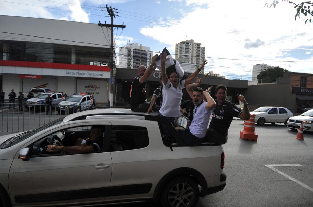 Delegao alvinegra chegou a Cuiab para final da Supercopa do Brasil entre Atltico e Flamengo