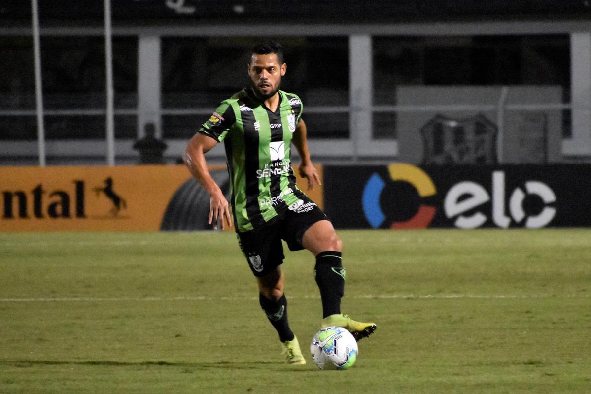 Fotos do duelo de ida da quarta fase da Copa do Brasil, entre Ponte Preta e América, no Moisés Lucarelli, em Campinas.