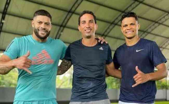 Hulk e Douglas Santos treinaram juntos com auxlio de personal na Paraba
