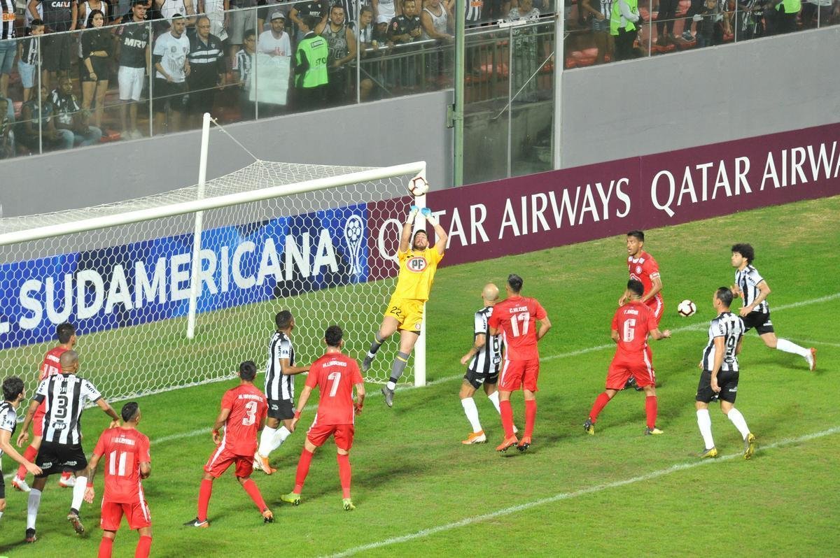 Fotos do segundo tempo da partida entre Atltico e Unin la Calera pela Copa Sul-Americana